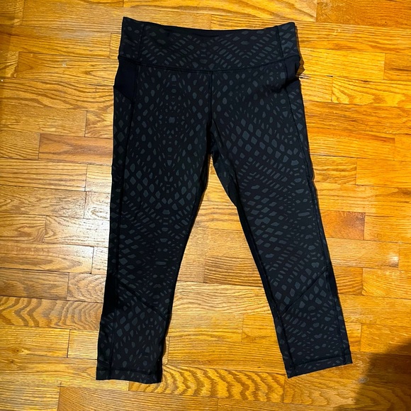 Lululemon Crop - Picture 1 of 5